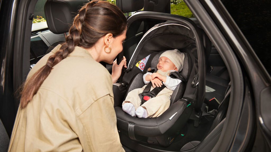 como-trasportar-al-recien-nacido-coche[1]